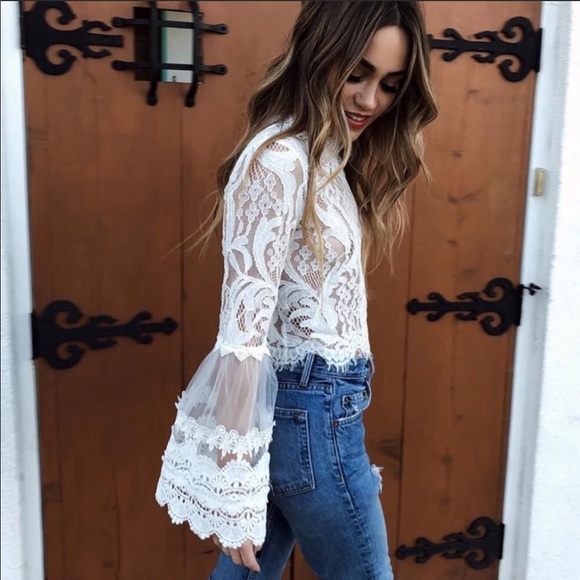 Lux Scallop Lace Top With Gorgeous Lantern Sleeves - Picture 3 of 4